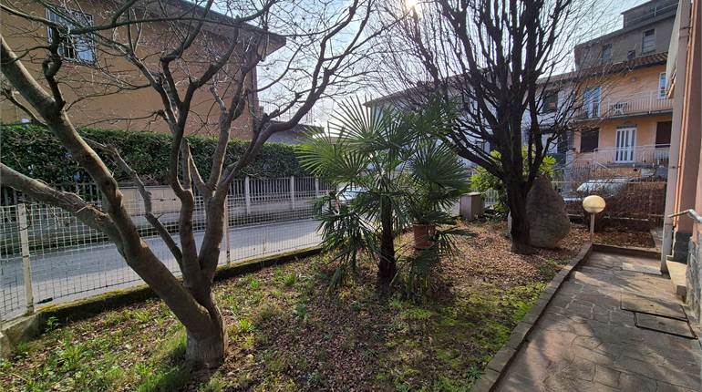 Trilocale indipendente con giardino e box