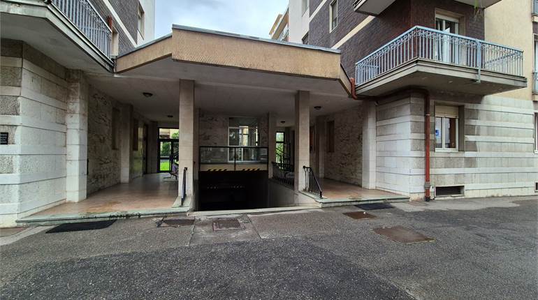 Trilocale a Saronno con grande terrazzo