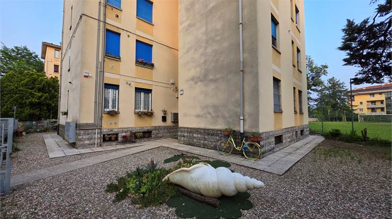 Varese bilocale con cantina al piano rialzato 