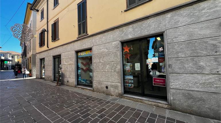 Centralissimo negozio in vendita