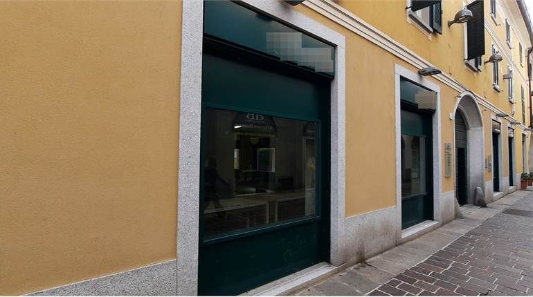 Elegante locale commerciale Cantù centro