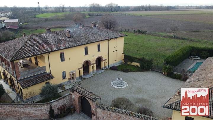 VENDESI VILLA QUATTROCENTESCA