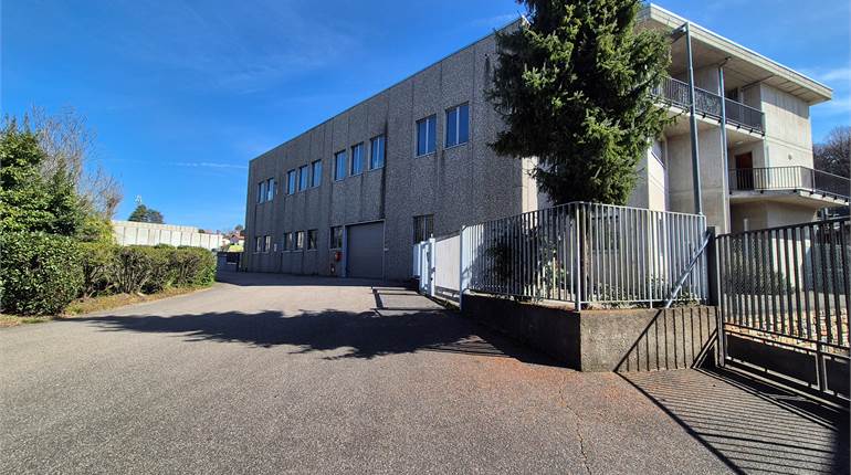 Capannone a Oltrona di San Mamette