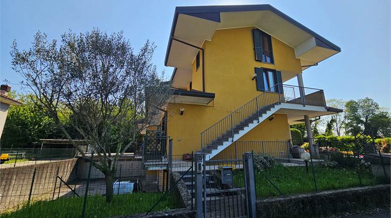 Trilocale Duplex a Bregnano 