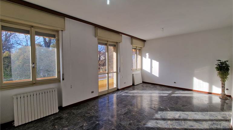 Quadrilocale con box e sottotetto