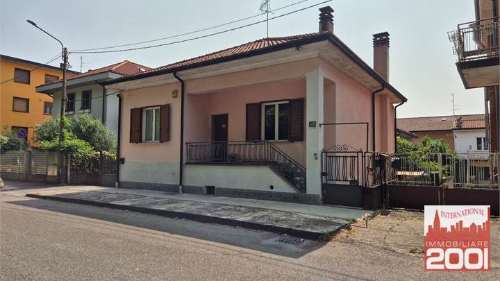 Villa singola con due appartamenti Cesano Maderno