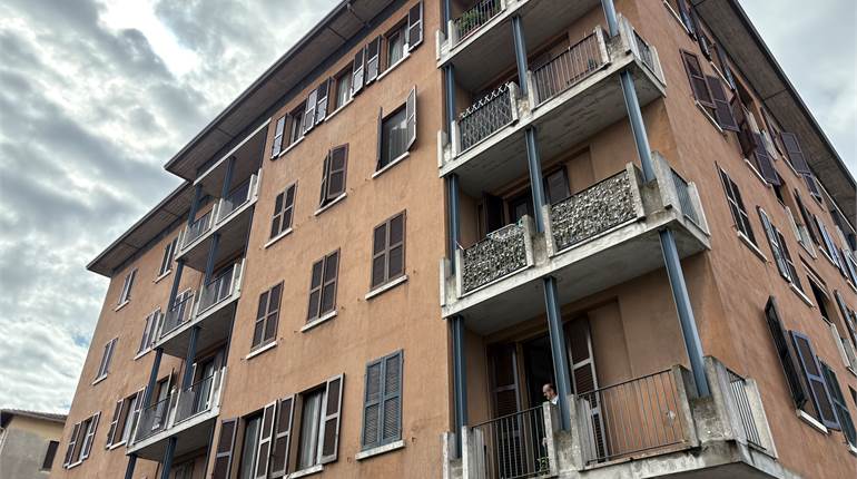 MALNATE CENTRO – AMPIO BILOCALE CON BALCONE E ASCENSORE