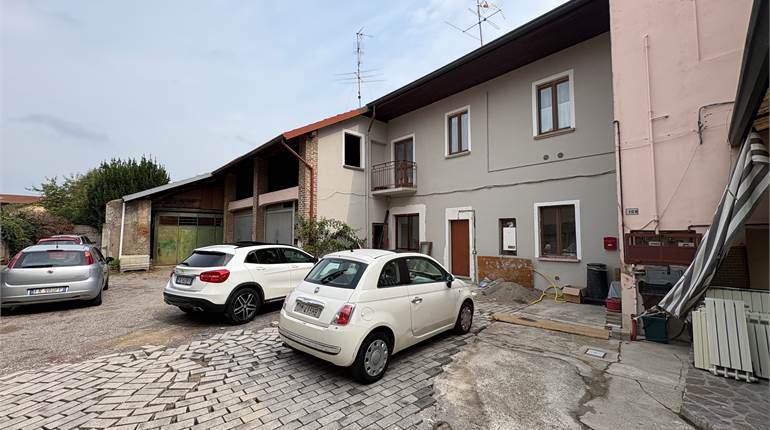 Ampio RUSTICO con bilocale a Tradate