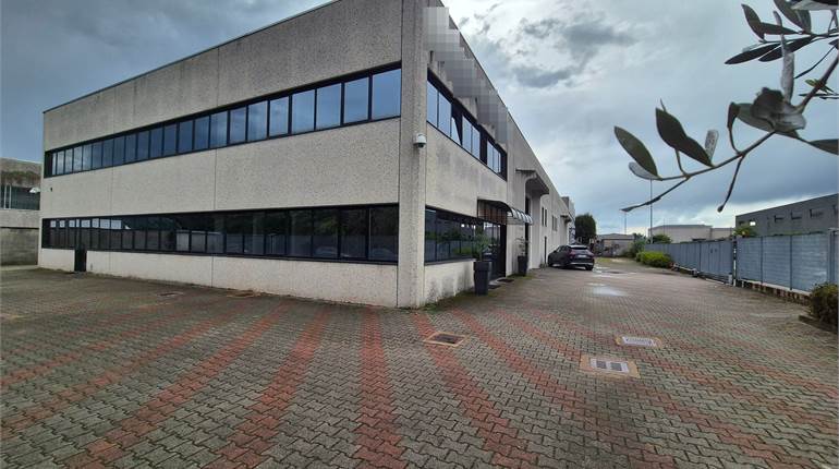 Capannone in ottime condizioni a Turate