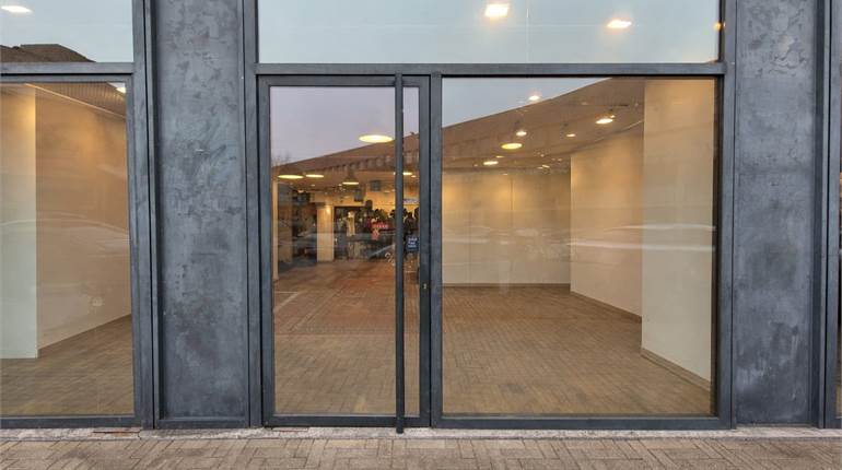 Negozio commerciale in affitto