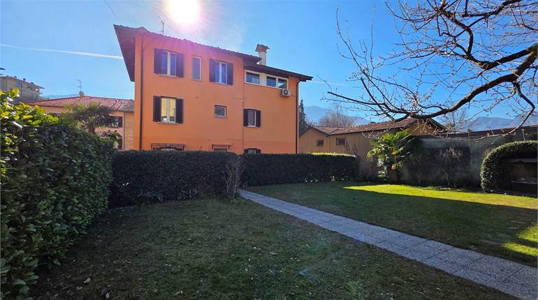 Trilocale con posto auto a Tremezzina