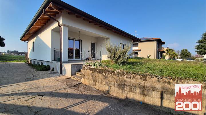 Villa indipendente a Limido Comasco