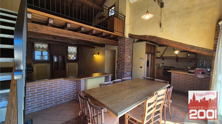 Appartamento ristrutturato a Cirimido 