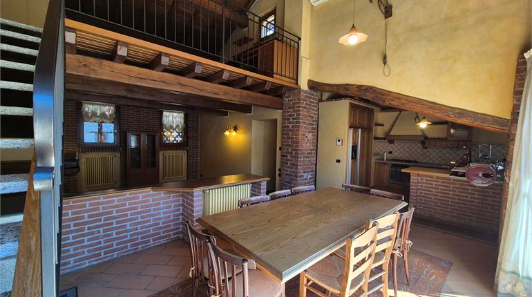 Appartamento ristrutturato a Cirimido 