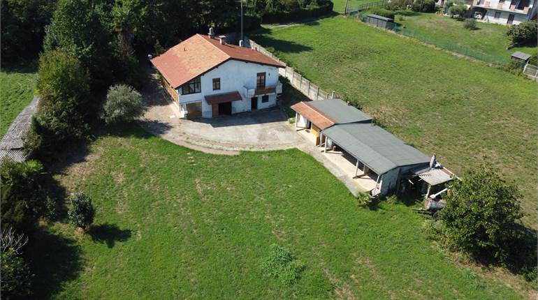 Casa indipendente con terreno a Fenegro