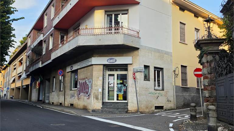 Spazioso trilocale su due livelli in posizione strategica