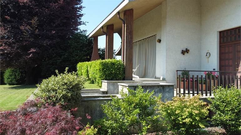 Villa Singola con giardino privato a Cirimido