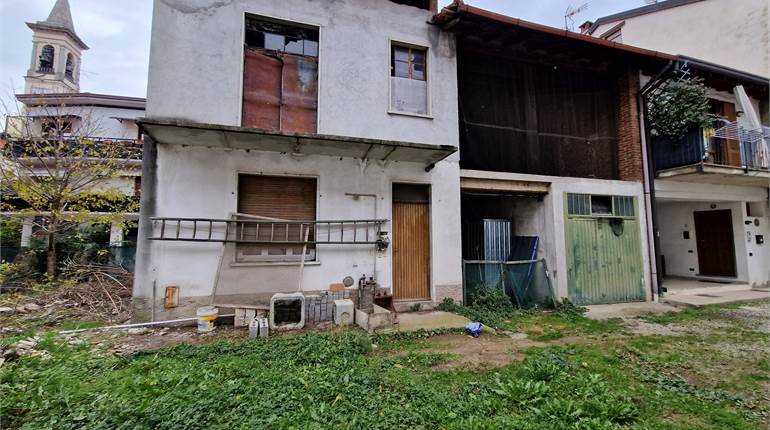 Porzione di casa con giardino e autorimessa doppia