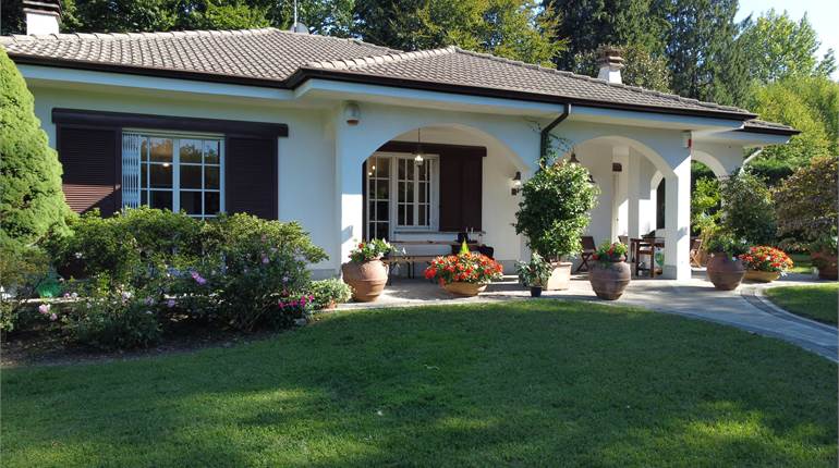 Villa Singola con giardino privato a Carimate